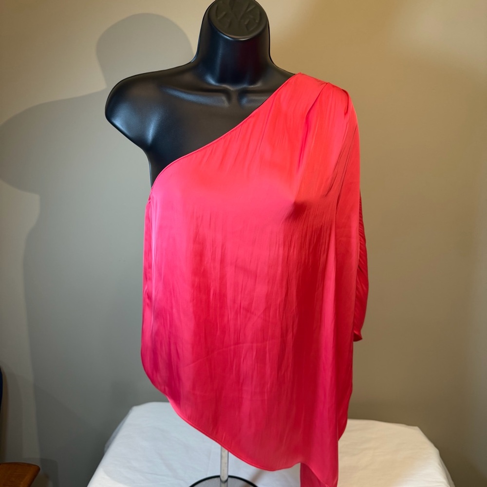 Stunning‎ DO+BE Vibrant Pink One-Shoulder Top